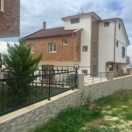 Inci Kusadasi